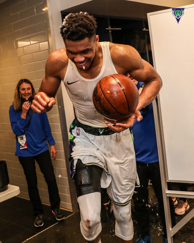 包含西汉姆发布备战花絮，清晨内部沟通，NBA季后赛任务艰巨，更衣室氛围转暖的词条