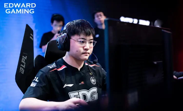 包含Rookie爆冷击败SKT，突破纪录引爆全场！的词条